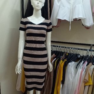 Váy kẻ body