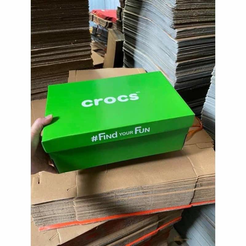 hộp dép bít đâu crosss