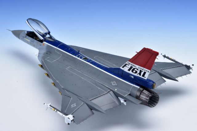 Kinetic 48026 Mô Hình Máy Bay 1/48 F-16XL Experimental Fighter Aircraf