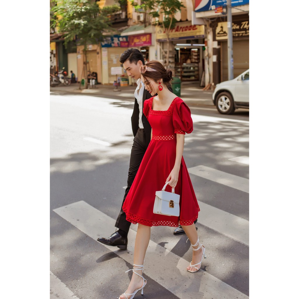 [Mã SKAMSALEP6 giảm 10% tối đa 100K đơn 150K] SÒ VINTAGE - PHOENIX Đầm tay phồng cổ vuông phối ren | BigBuy360 - bigbuy360.vn