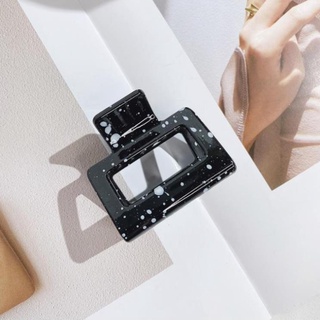 Kẹp tóc kiểu dáng chấm đen trắng hìlàm từ acrylic