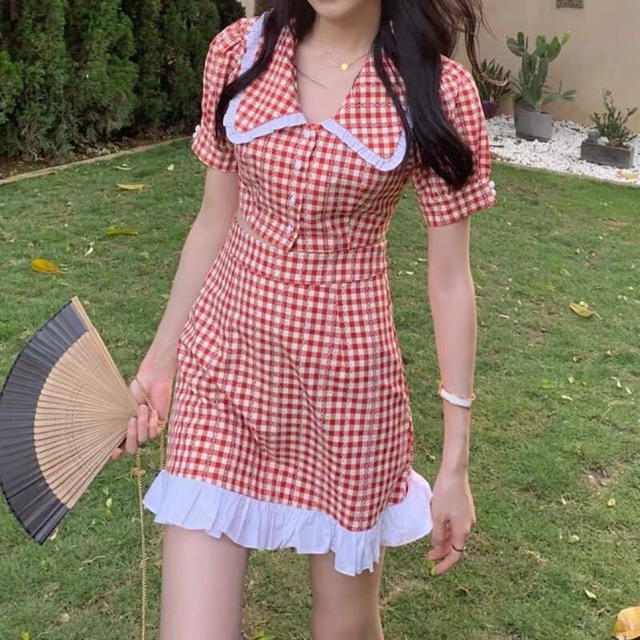 Vây đuôi cá viền trắng