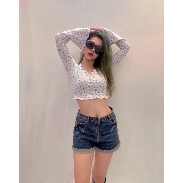 Áo croptop ôm dài tay loe xoăn lai trắng hoa nhí vnxk