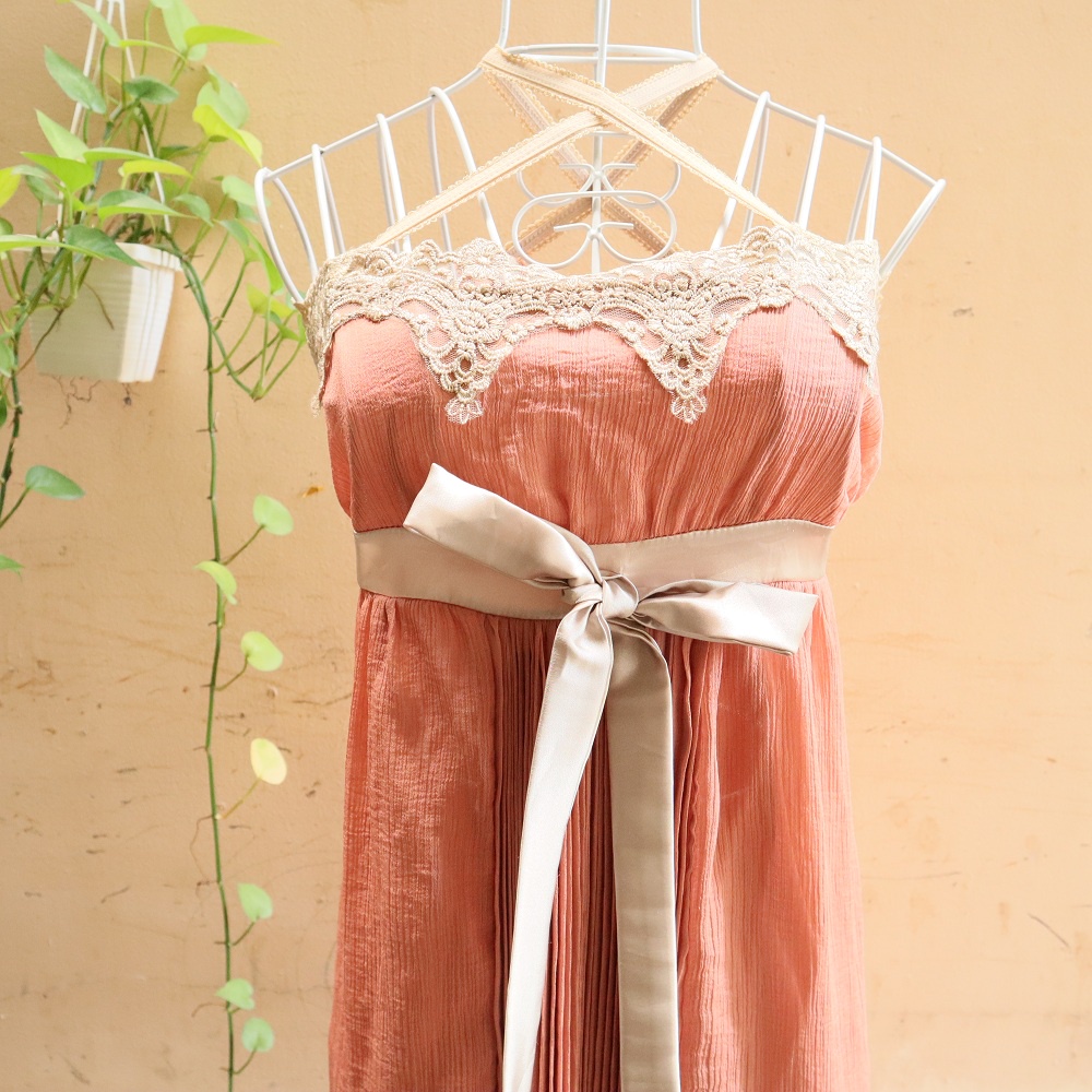 Đầm kiểu 2 dây