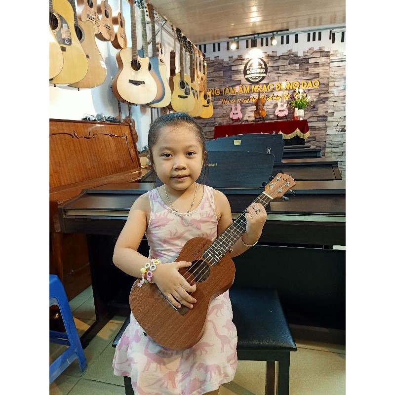 UKULELE concert 436k 436k gỗ thịt ạ .