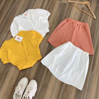 Sét áo xoắn eo xẻ gấu mix chân váy lượn tà
áo cotton tàu mịn 4c cv xẻ lượn kèm quần lót trong