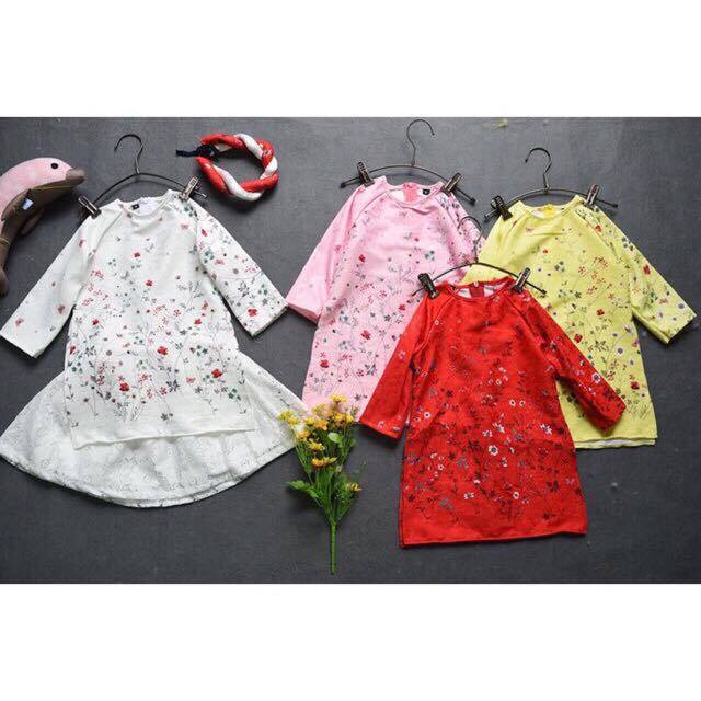 Áo dài mẹ con màu vàng