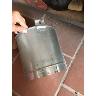 Gáo múc nước bằng tôn siêu bền