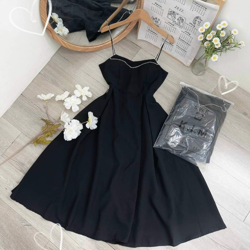 Đầm midi đen 2 dây đính đá xẻ tà