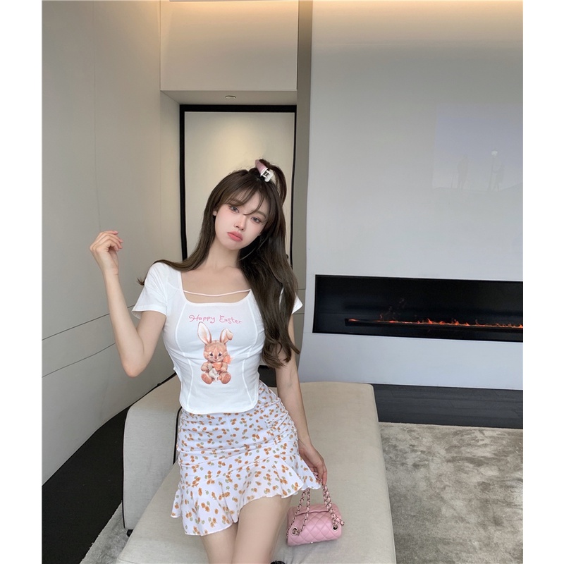 Áo Thun Ngắn Tay Cổ Chữ U Và Chân Váy Hoa Thời Trang Nữ Tính