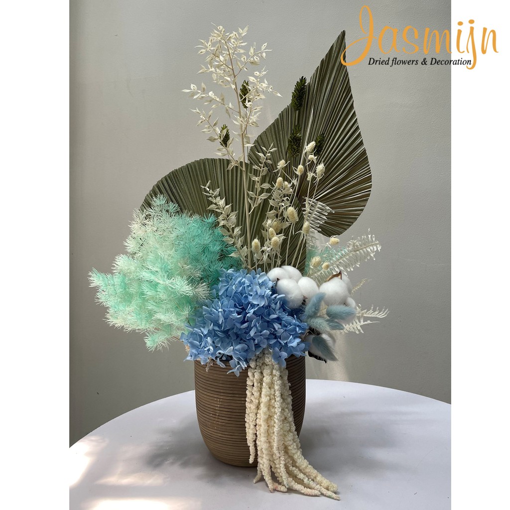 Bình hoa khô thiết kế để bàn