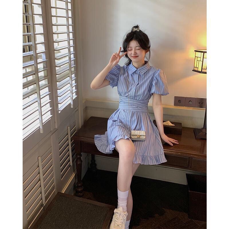 Váy kẻ triết eo rất cá tính