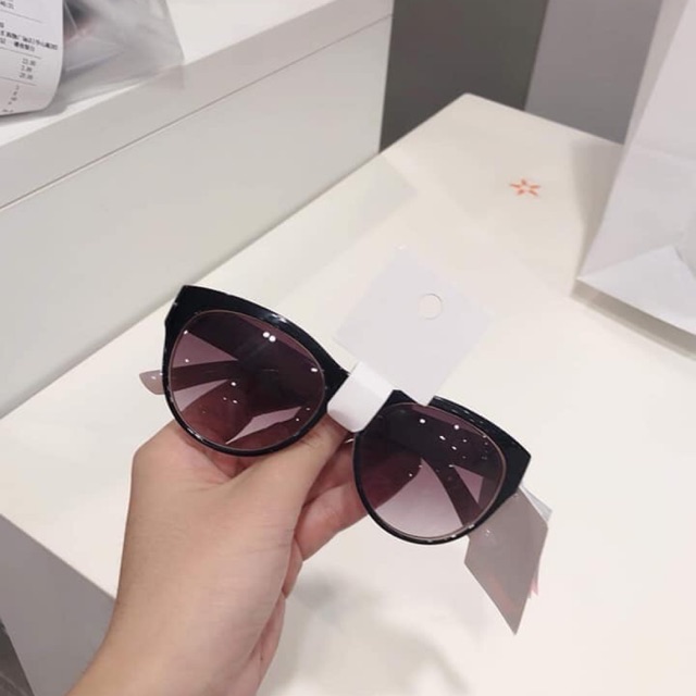 Kính hm auth sale rẻ