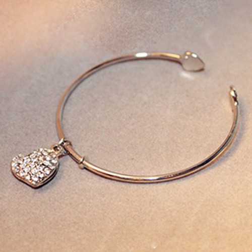 Vòng tay mặt hình trái tim cho nữ