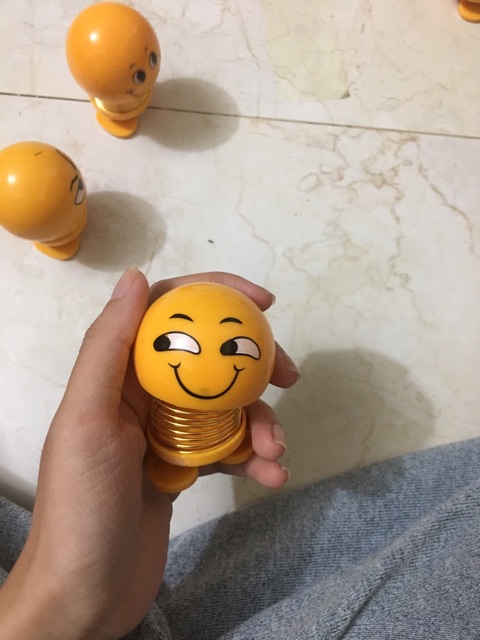 Emoji nhún nhảy