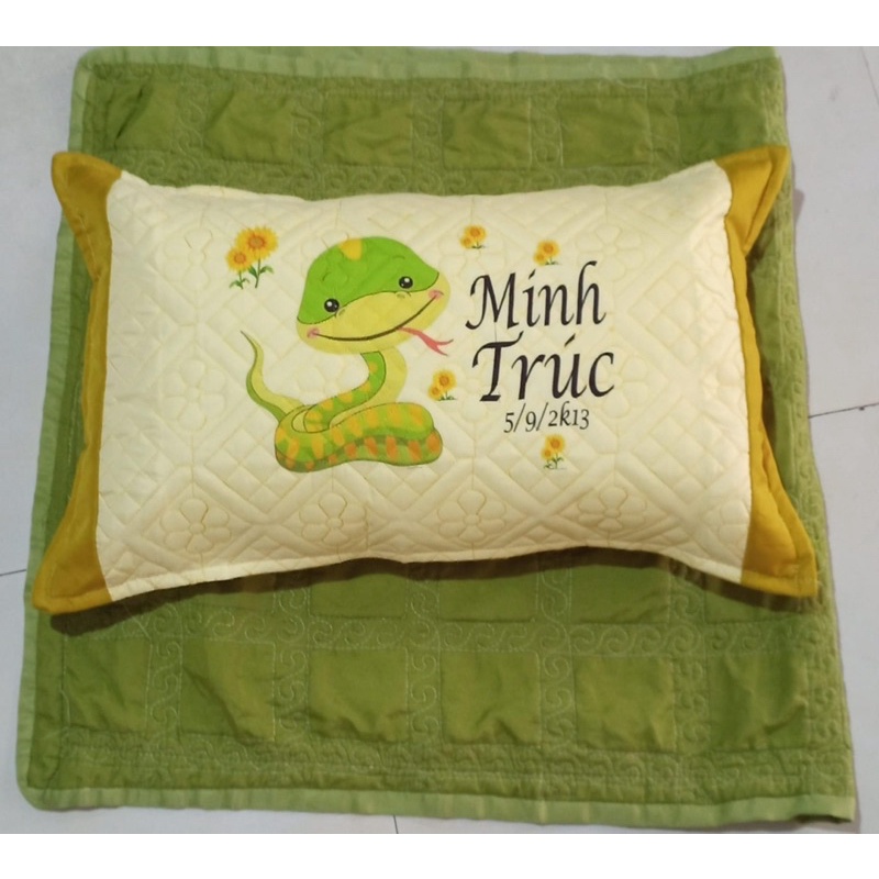 Gối in tên bé và hình ngộ nghĩnh theo tuổi và sở thích, kích thước 35.50cm