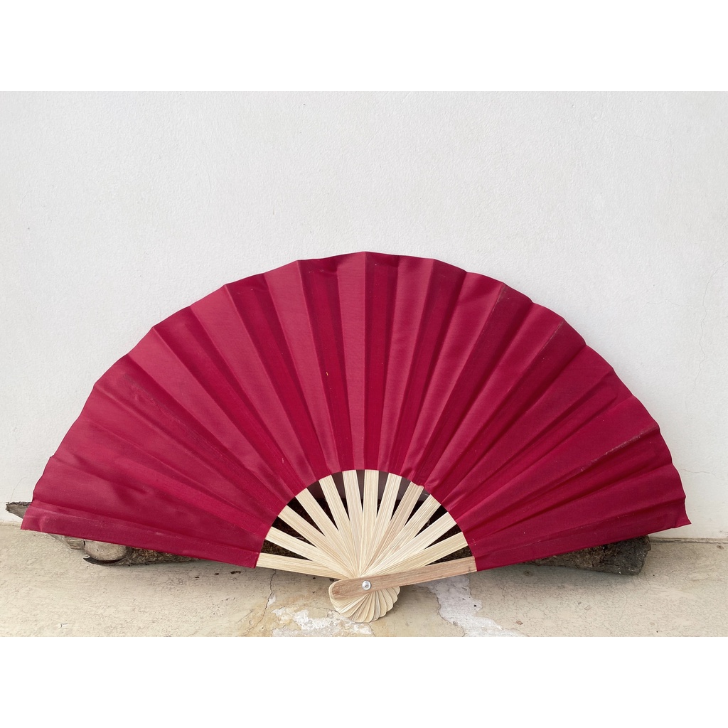 Quạt vải xếp chữ thư pháp truyền thống Việt Nam rẻ bền đẹp để cầm tay quạt mát