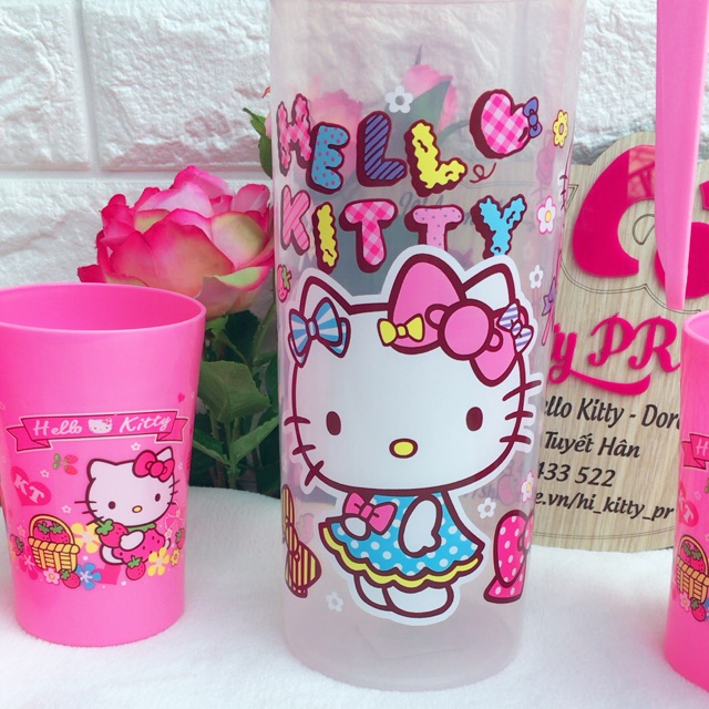 Bình nước tặng kèm 4 ly Hello Kitty