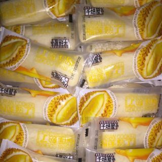 Bánh sữa chua nhân sầu riêng 5k/cái