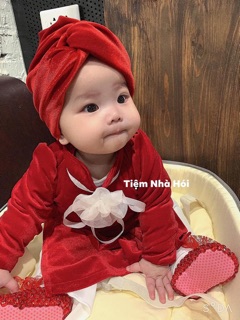 Áo dài cổ bông hoa cho bé ( kèm mấn hoặc mũ )