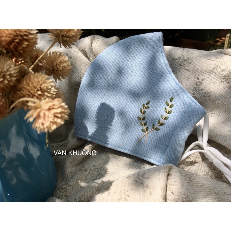 Khẩu trang vải Linen thêu tay đơn giản