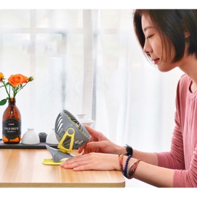 Quạt tích điện ( lên đến 20h ) Quạt mini để bàn- kẹp xe đẩy, ô tô xoay 760 độ chính hãng | BigBuy360 - bigbuy360.vn