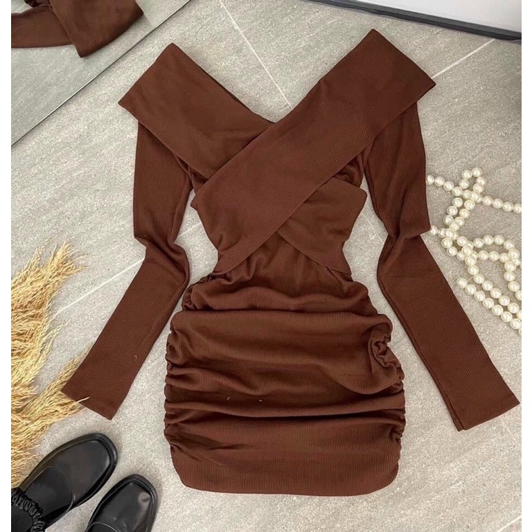 Đầm len Đen trễ vai đắp chéo nhúng hai bên eo , váy body tôn dáng