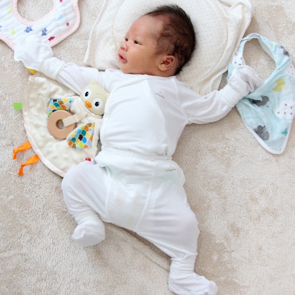 Quần áo sơ sinh- newborn 5 món vải modal siêu mềm và thoáng khí kháng khuẩn (quần, áo, mũ, bao tay, chân) Comfybaby