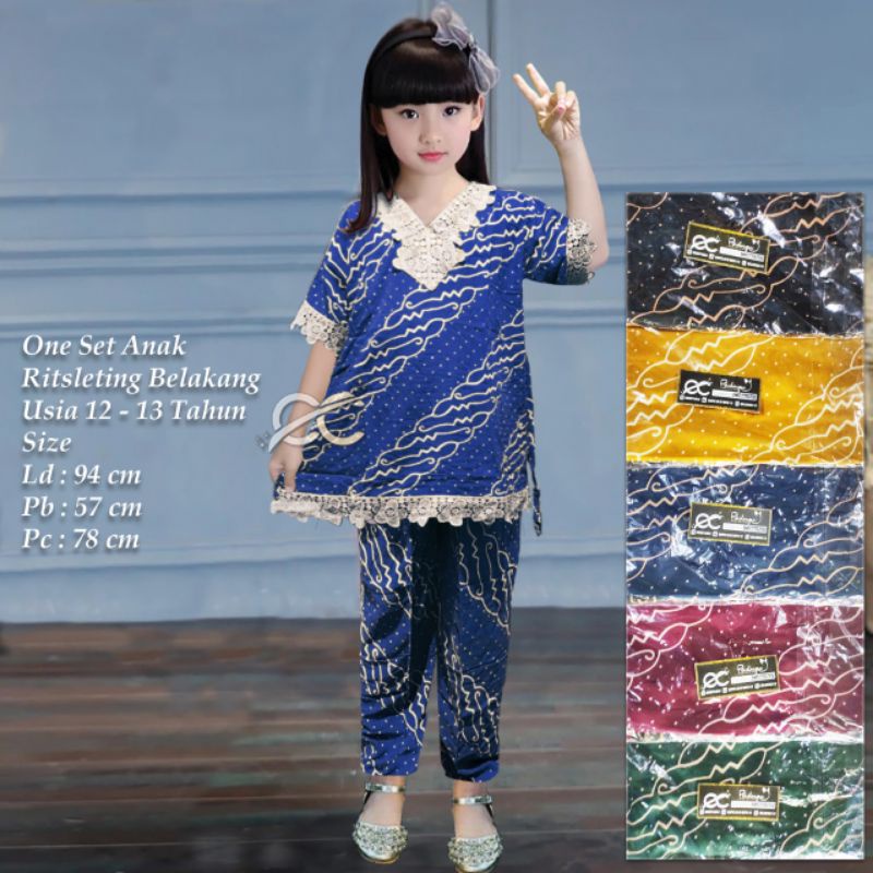 Bộ Đồ Ngủ In Họa Tiết Hoa Lá Cổ Điển Cho Bé 10-11 Tuổi