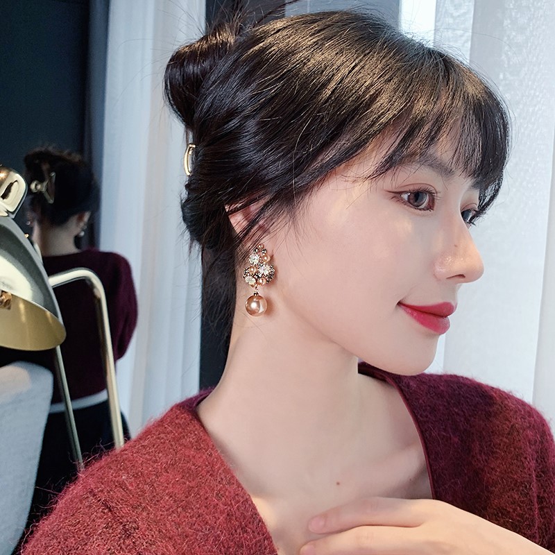 Đôi bông tai hợp kim đính hạt ngọc xinh xắn thời trang