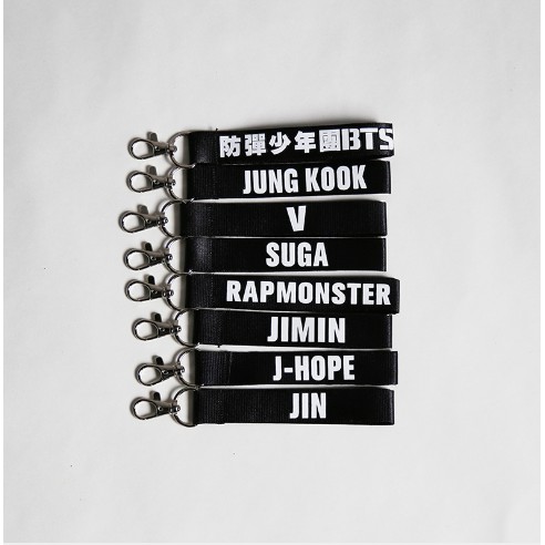 nametag móc khóa treo đen trắng BTS