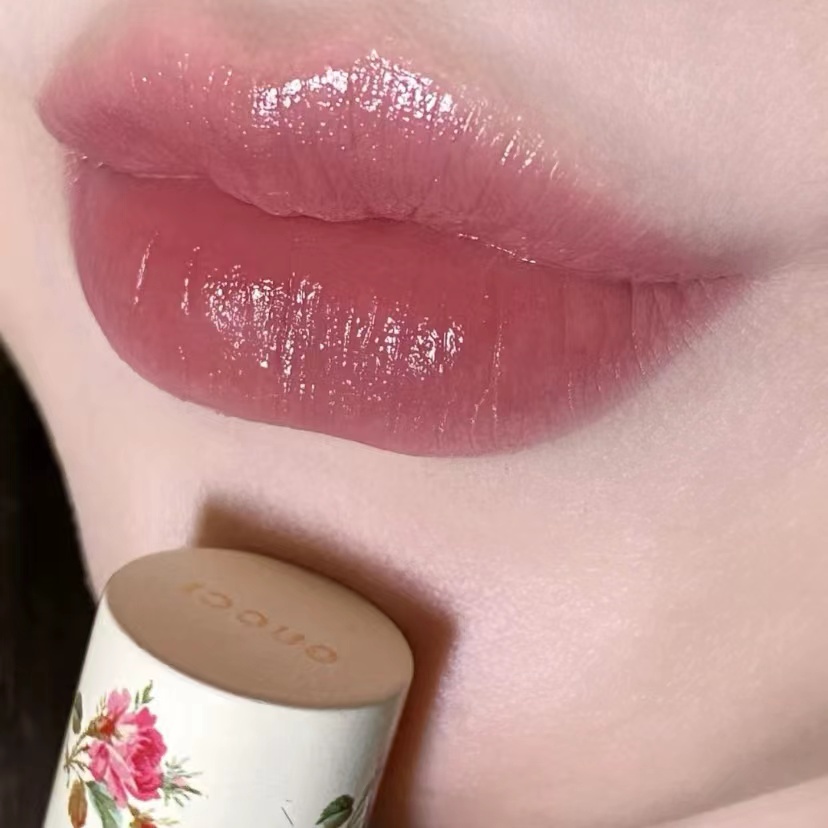 Gucci Son Môi Dưỡng Ẩm 1.3g Họa Tiết Hoa Xinh Xắn