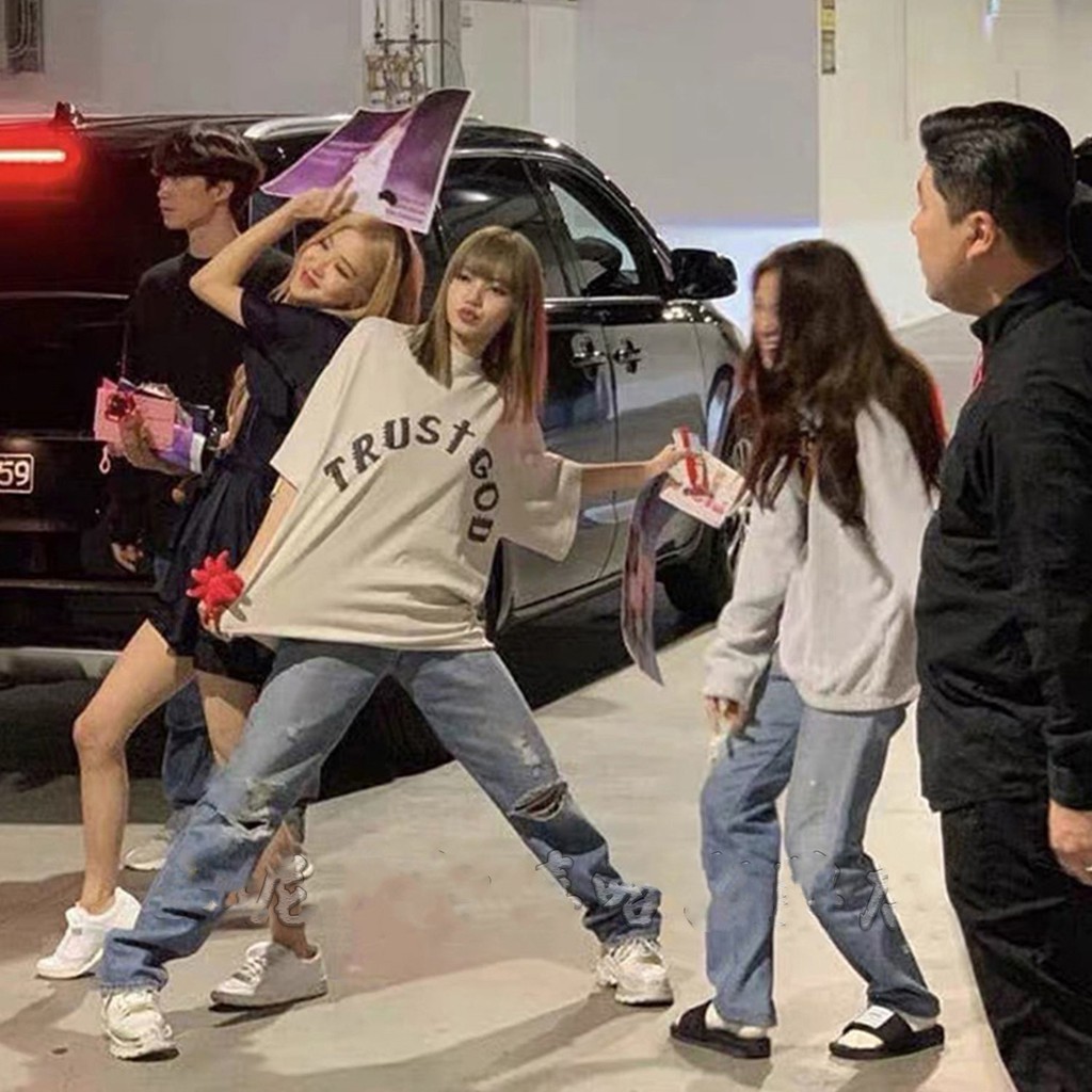 Áo thun tay ngắn phong cách LISA BLACKPINK xinh xắn cho nữ