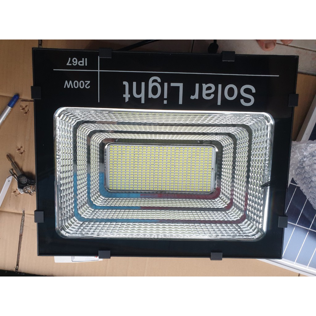 Đèn PHA Led Năng Lượng Mặt Trời 200w