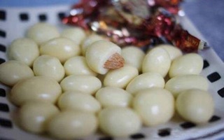 socola trắng hạt hạnh  nhân 450g