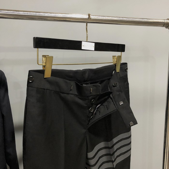 QUẦN ÂU THOM BROWNE NAM ĐEN KẺ XÁM | BigBuy360 - bigbuy360.vn