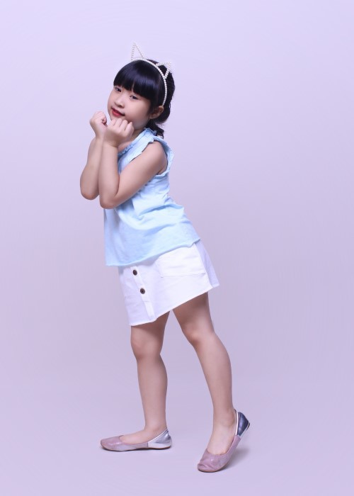 Chân váy bé gái thời trang Jadiny nút gỗ màu trắng