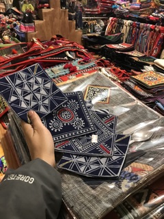 Lót ly thổ Cẩm