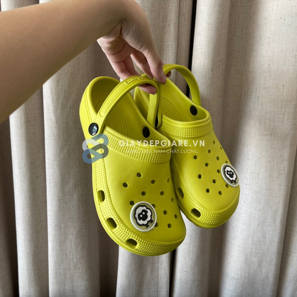 Dép Sục Nam Nữ Crocs Dán Sticker Mặt Cười Phong Cách StreetStyle Năng Động Trẻ Trung - Giaydepgiare88.vn