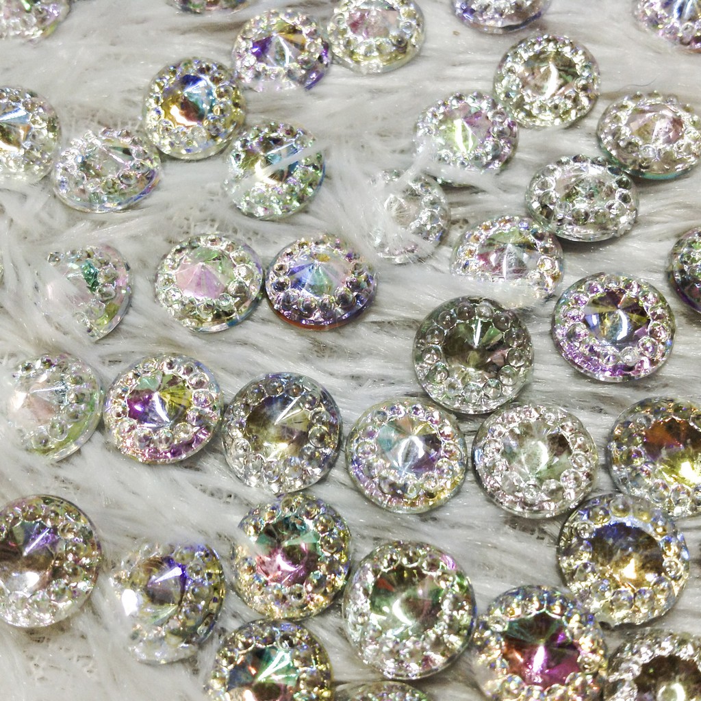 Set 10 Hạt đá acrylic kết áo tròn chóp viền hoa 3d ánh 7 màu size 8mm và 1cm