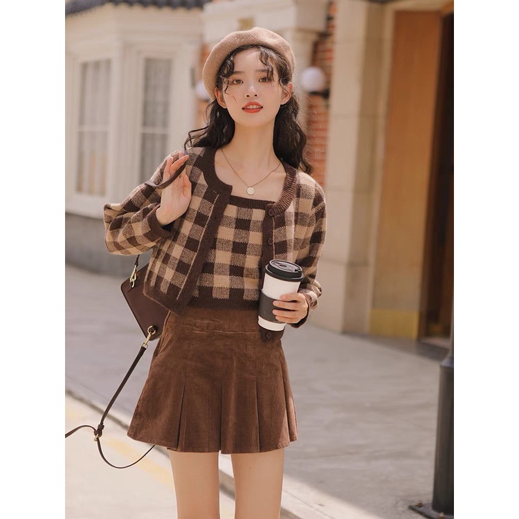 Sét áo cardigan khoác ngoài và áo dây họa tiết ô vuông B05, áo khoác cardigan lennhiều màu, dáng croptop cực dễ phối đồ.