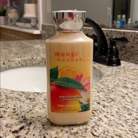 Dưỡng Thể Giữ Ẩm Da Bath &amp; Body Works Mango Mandarin body lotion 236ml (Mỹ)