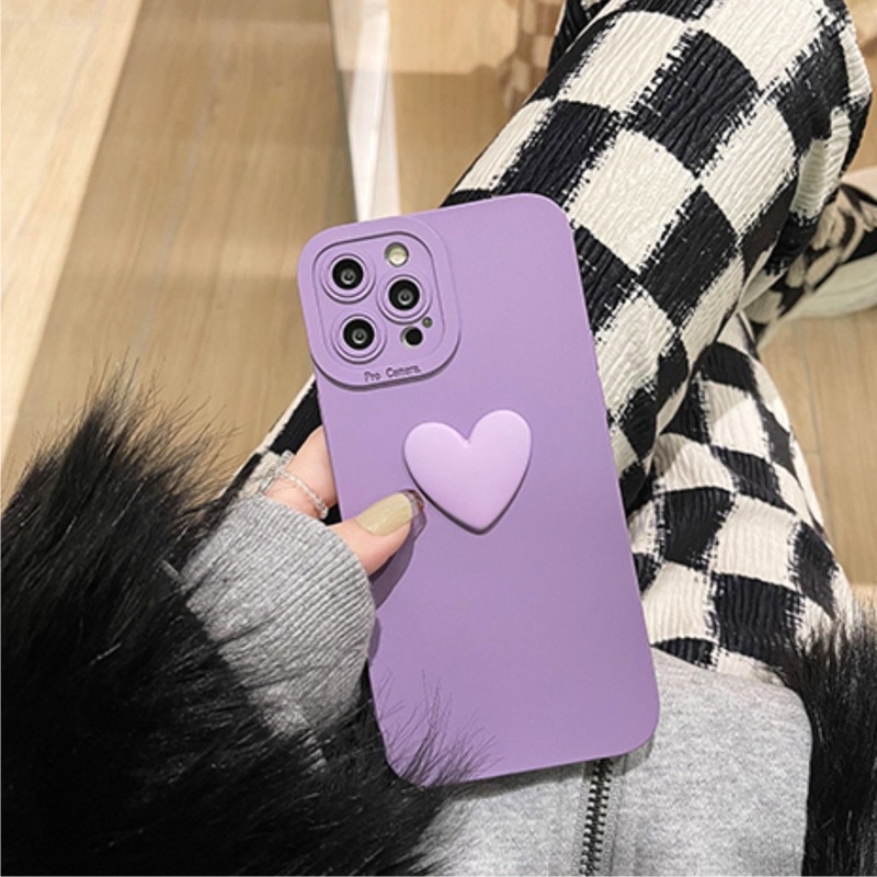 Ốp lưng pro camera màu tím & đen hoạ tiết trái tim nổi dành cho ip