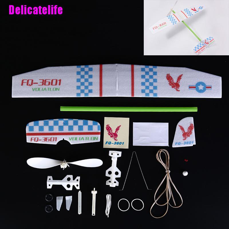 1 mô hình máy bay hiệp sĩ có đèn dây cao su