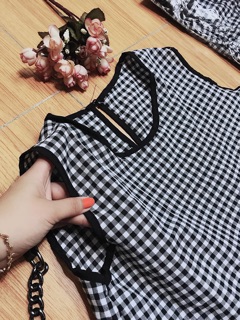 Váy kẻ cara xoè tầng