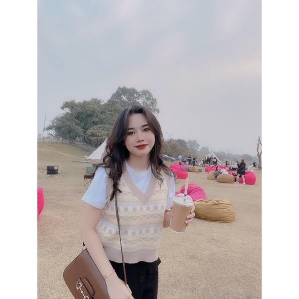 Áo ghile len thổ cẩm diện Tết | BigBuy360 - bigbuy360.vn