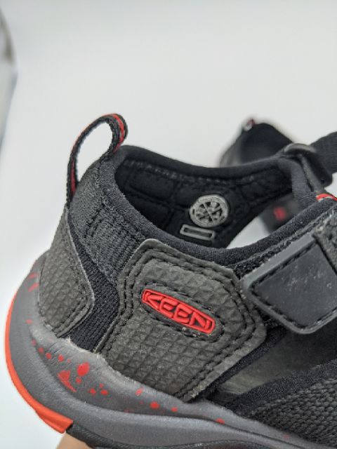 Sandal Dư Màu Ghi Cho Bé Trai Chất Liệu Cao Cấp Khô Thoáng Dễ Dàng Làm Sạch Phù Hợp Bé Đi Chơi Đi Học Size 29-30-31