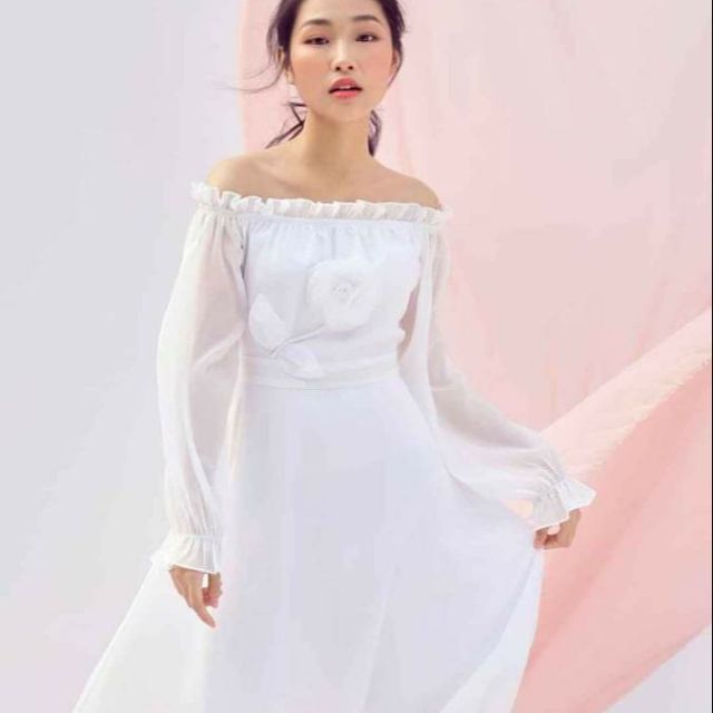 Đầm trễ vai thiết kế màu đỏ đính hoa ngực