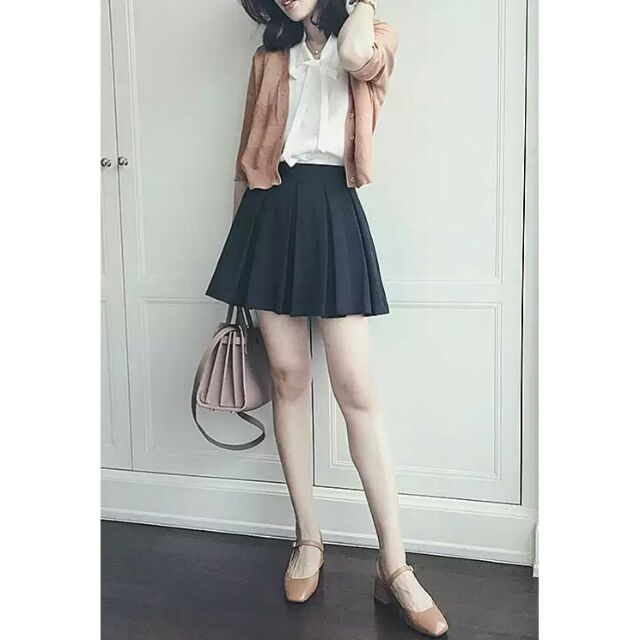 Chân váy xếp ly ngắn có quần đùi bên trong