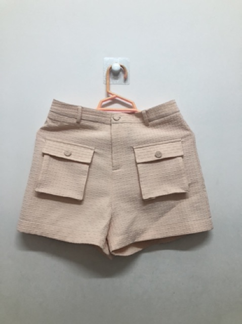 Áo vest crop và quần ngắn của Marc Fashion Vietnam